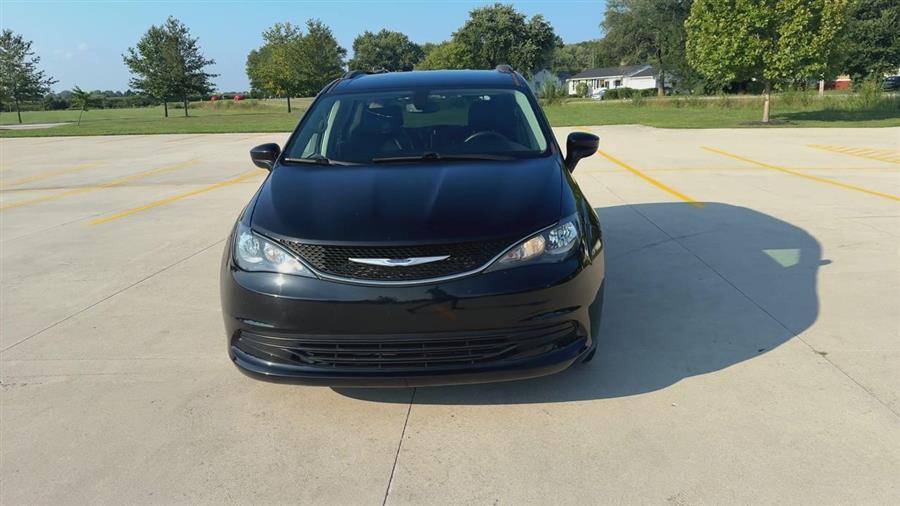 2020 Chrysler Voyager LXi photo 3