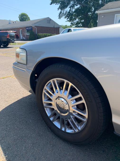 2010 Mercury Grand Marquis 4dr Sdn LS, available for sale in Clinton, Connecticut | M&M Motors International. Clinton, Connecticut 2010 Mercury Grand Marquis 4dr Sdn LS, available for sale in Clinton, Connecticut | M&M Motors International. Clinton, Connecticut