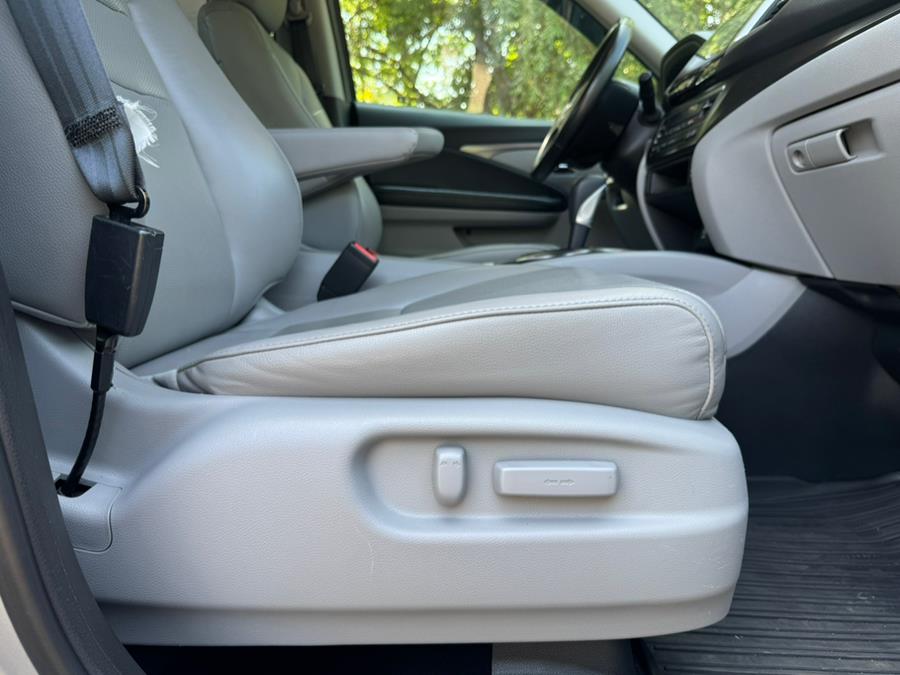 2017 Honda Ridgeline RTL-T 4x4 Crew Cab 5.3'' Bed, available for sale in New Britain, Connecticut | Supreme Automotive. New Britain, Connecticut 2017 Honda Ridgeline RTL-T 4x4 Crew Cab 5.3'' Bed, available for sale in New Britain, Connecticut | Supreme Automotive. New Britain, Connecticut