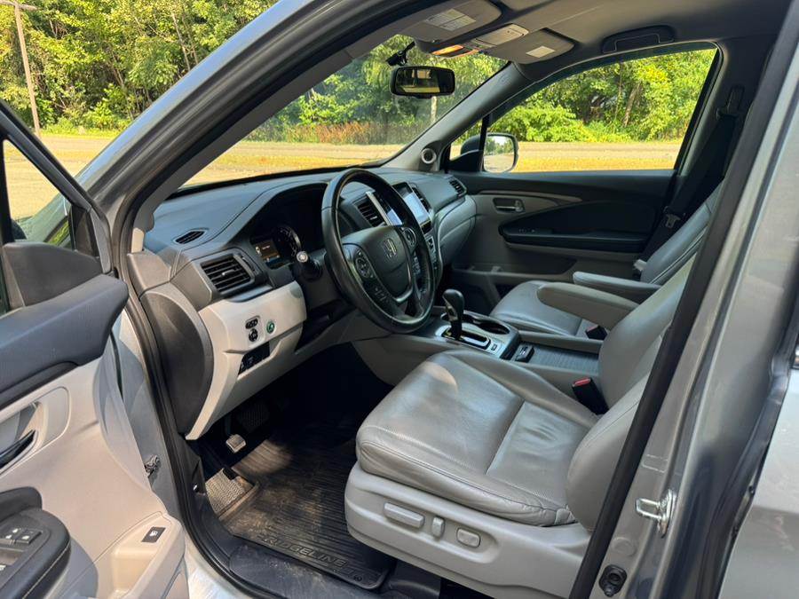 2017 Honda Ridgeline RTL-T 4x4 Crew Cab 5.3'' Bed, available for sale in New Britain, Connecticut | Supreme Automotive. New Britain, Connecticut 2017 Honda Ridgeline RTL-T 4x4 Crew Cab 5.3'' Bed, available for sale in New Britain, Connecticut | Supreme Automotive. New Britain, Connecticut
