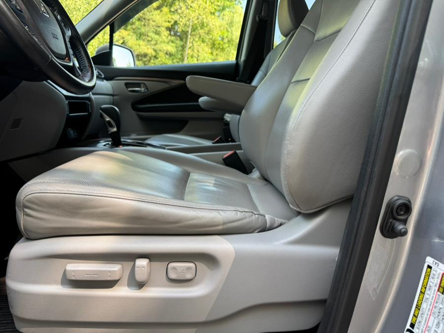2017 Honda Ridgeline RTL-T 4x4 Crew Cab 5.3'' Bed, available for sale in New Britain, Connecticut | Supreme Automotive. New Britain, Connecticut 2017 Honda Ridgeline RTL-T 4x4 Crew Cab 5.3'' Bed, available for sale in New Britain, Connecticut | Supreme Automotive. New Britain, Connecticut
