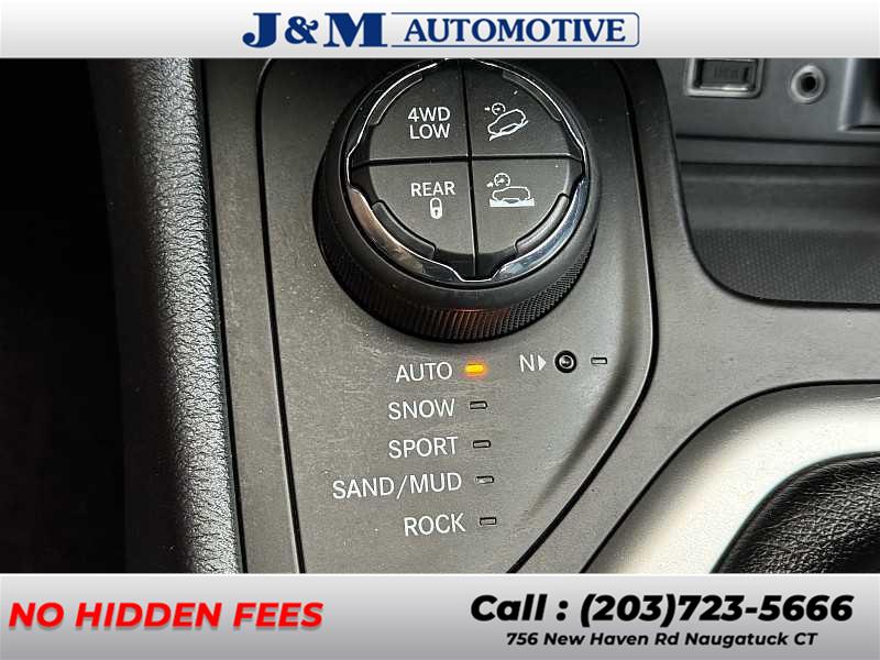 2016 Jeep Cherokee Trailhawk, available for sale in Naugatuck, Connecticut | J&M Automotive Sls&Svc LLC. Naugatuck, Connecticut 2016 Jeep Cherokee Trailhawk, available for sale in Naugatuck, Connecticut | J&M Automotive Sls&Svc LLC. Naugatuck, Connecticut