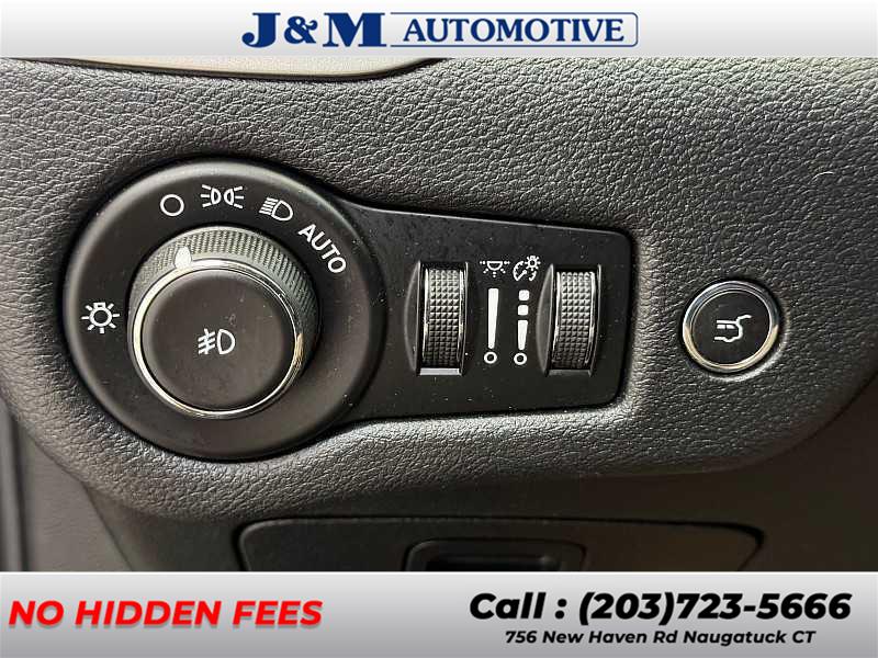 2016 Jeep Cherokee Trailhawk, available for sale in Naugatuck, Connecticut | J&M Automotive Sls&Svc LLC. Naugatuck, Connecticut 2016 Jeep Cherokee Trailhawk, available for sale in Naugatuck, Connecticut | J&M Automotive Sls&Svc LLC. Naugatuck, Connecticut