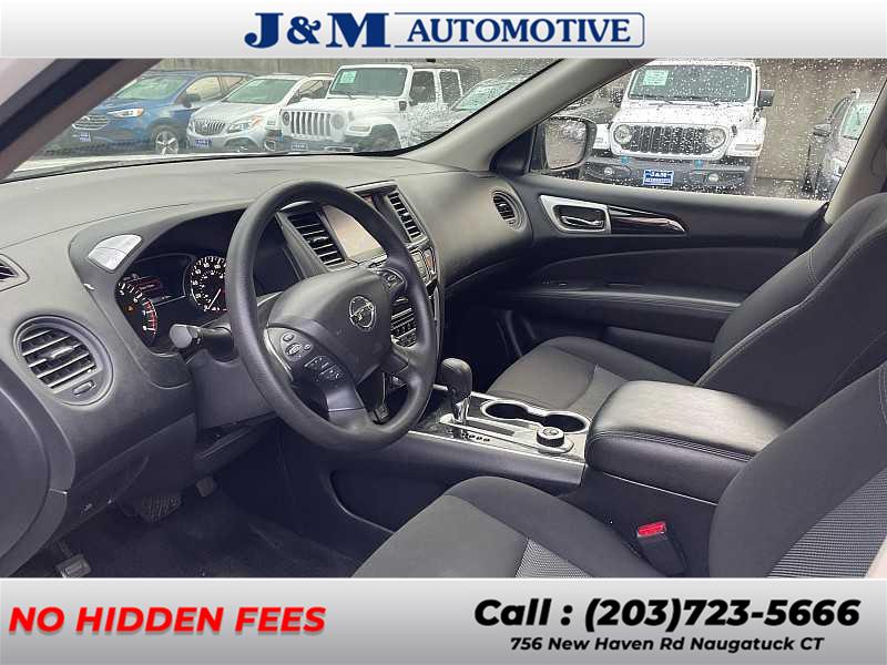 2019 Nissan Pathfinder S photo 2