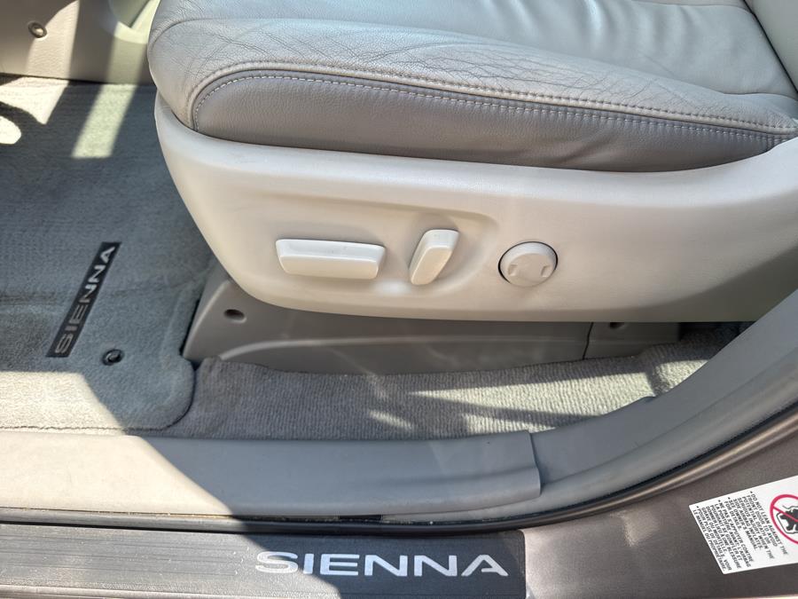 2011 Toyota Sienna 5dr 7-Pass Van V6 XLE FWD Limited, available for sale in Waterbury, Connecticut | National Auto Brokers, Inc.. Waterbury, Connecticut 2011 Toyota Sienna 5dr 7-Pass Van V6 XLE FWD Limited, available for sale in Waterbury, Connecticut | National Auto Brokers, Inc.. Waterbury, Connecticut