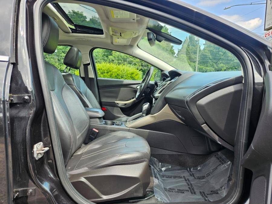 2012 Ford Focus 4dr Sdn SEL Leather & Sunroof, available for sale in East Windsor, Connecticut | Toro Auto. East Windsor, Connecticut 2012 Ford Focus 4dr Sdn SEL Leather & Sunroof, available for sale in East Windsor, Connecticut | Toro Auto. East Windsor, Connecticut