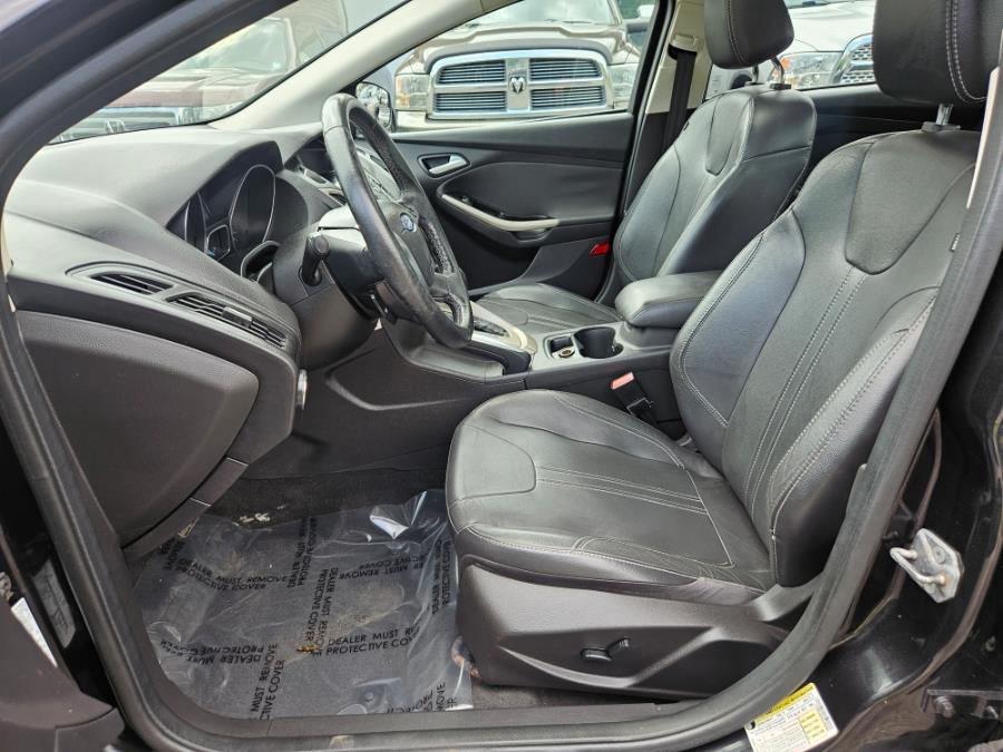 2012 Ford Focus 4dr Sdn SEL Leather & Sunroof, available for sale in East Windsor, Connecticut | Toro Auto. East Windsor, Connecticut 2012 Ford Focus 4dr Sdn SEL Leather & Sunroof, available for sale in East Windsor, Connecticut | Toro Auto. East Windsor, Connecticut