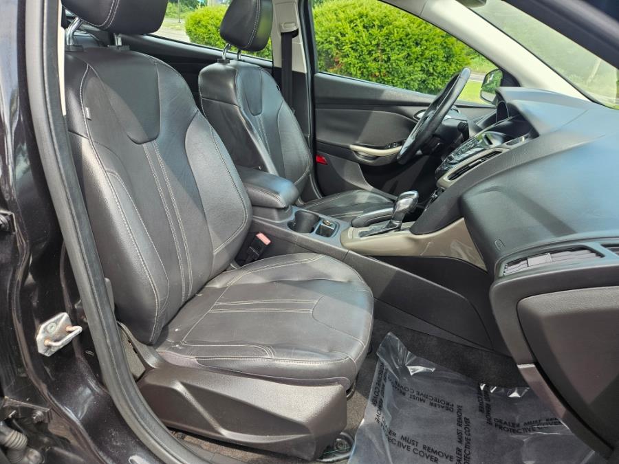 2012 Ford Focus 4dr Sdn SEL Leather & Sunroof, available for sale in East Windsor, Connecticut | Toro Auto. East Windsor, Connecticut 2012 Ford Focus 4dr Sdn SEL Leather & Sunroof, available for sale in East Windsor, Connecticut | Toro Auto. East Windsor, Connecticut