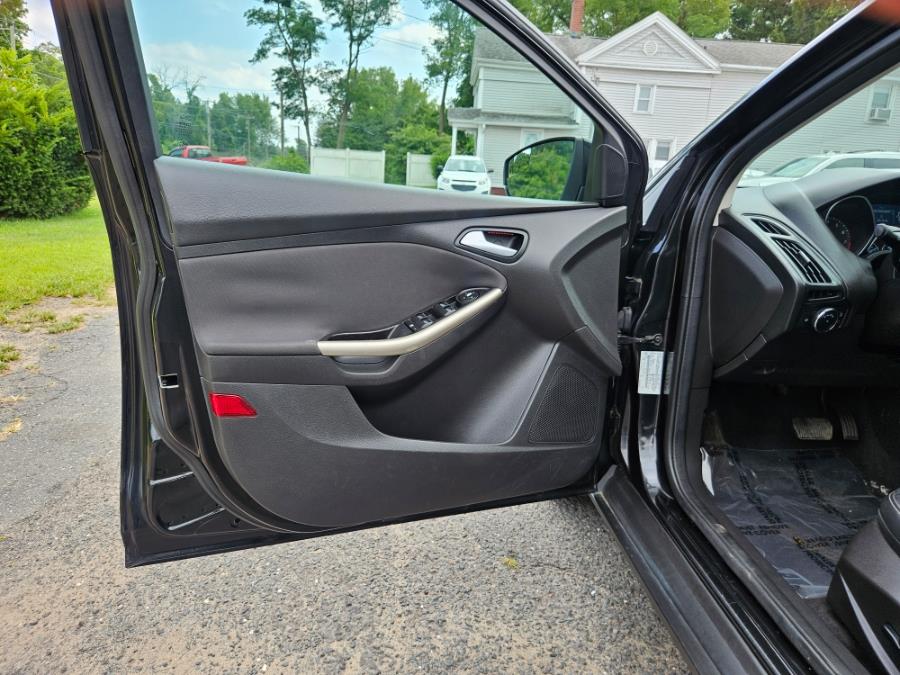2012 Ford Focus 4dr Sdn SEL Leather & Sunroof, available for sale in East Windsor, Connecticut | Toro Auto. East Windsor, Connecticut 2012 Ford Focus 4dr Sdn SEL Leather & Sunroof, available for sale in East Windsor, Connecticut | Toro Auto. East Windsor, Connecticut