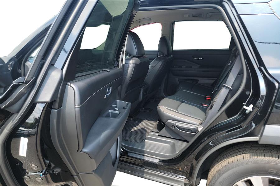 2023 Nissan Pathfinder SL photo 10