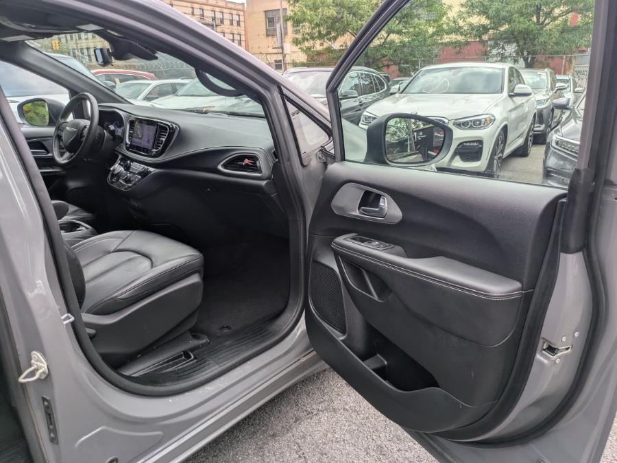2023 Chrysler Pacifica Hybrid Touring L FWD, available for sale in Long Island City, New York | Luxury Of Queens. Long Island City, New York 2023 Chrysler Pacifica Hybrid Touring L FWD, available for sale in Long Island City, New York | Luxury Of Queens. Long Island City, New York