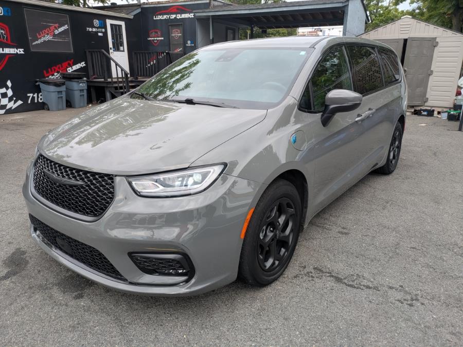2023 Chrysler Pacifica Hybrid Touring L FWD, available for sale in Long Island City, New York | Luxury Of Queens. Long Island City, New York 2023 Chrysler Pacifica Hybrid Touring L FWD, available for sale in Long Island City, New York | Luxury Of Queens. Long Island City, New York