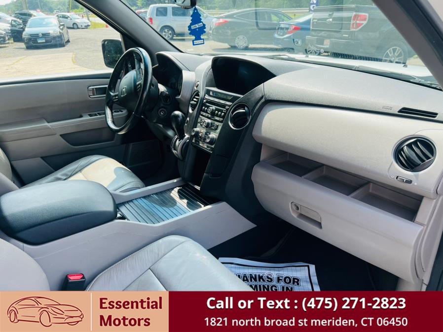 2015 Honda Pilot 4WD 4dr EX-L, available for sale in Meriden, Connecticut | Essential Motors. Meriden, Connecticut 2015 Honda Pilot 4WD 4dr EX-L, available for sale in Meriden, Connecticut | Essential Motors. Meriden, Connecticut