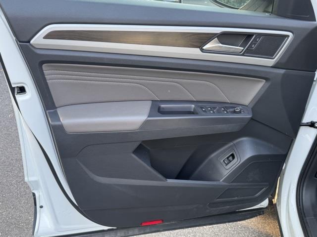 2021 Volkswagen Atlas 3.6L V6 SE w/Technology, available for sale in Floral Park, New York | Shop Auto NY. Floral Park, New York 2021 Volkswagen Atlas 3.6L V6 SE w/Technology, available for sale in Floral Park, New York | Shop Auto NY. Floral Park, New York