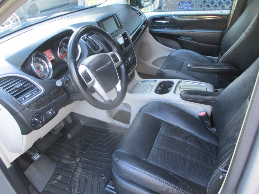 2015 Chrysler Town & Country 4dr Wgn Touring-L, available for sale in Meriden, Connecticut | Cos Central Auto. Meriden, Connecticut 2015 Chrysler Town & Country 4dr Wgn Touring-L, available for sale in Meriden, Connecticut | Cos Central Auto. Meriden, Connecticut