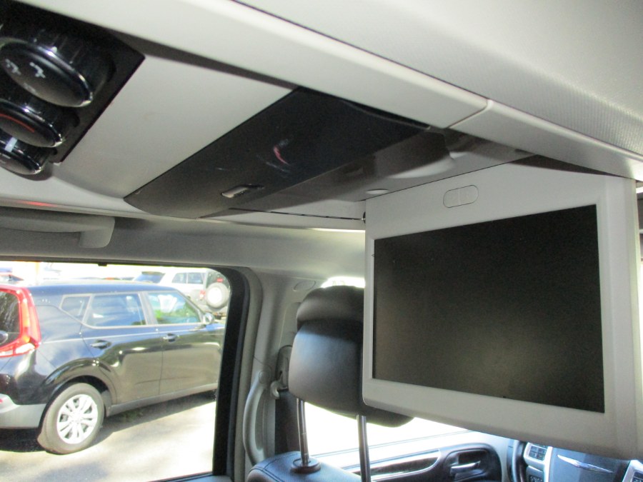 2015 Chrysler Town & Country 4dr Wgn Touring-L, available for sale in Meriden, Connecticut | Cos Central Auto. Meriden, Connecticut 2015 Chrysler Town & Country 4dr Wgn Touring-L, available for sale in Meriden, Connecticut | Cos Central Auto. Meriden, Connecticut