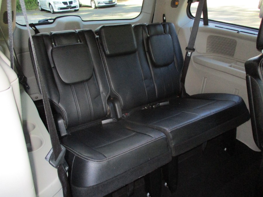 2015 Chrysler Town & Country 4dr Wgn Touring-L, available for sale in Meriden, Connecticut | Cos Central Auto. Meriden, Connecticut 2015 Chrysler Town & Country 4dr Wgn Touring-L, available for sale in Meriden, Connecticut | Cos Central Auto. Meriden, Connecticut