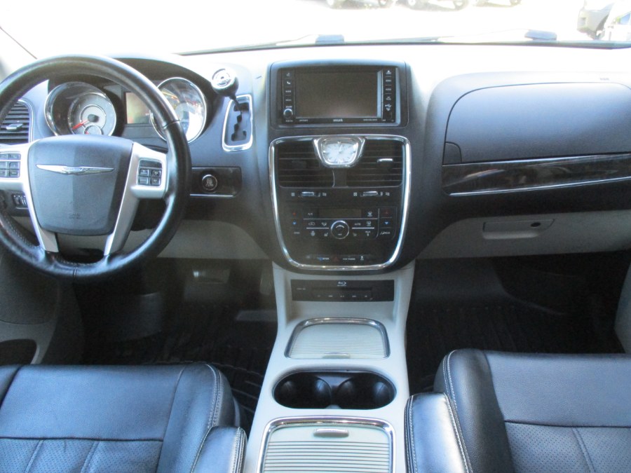 2015 Chrysler Town & Country 4dr Wgn Touring-L, available for sale in Meriden, Connecticut | Cos Central Auto. Meriden, Connecticut 2015 Chrysler Town & Country 4dr Wgn Touring-L, available for sale in Meriden, Connecticut | Cos Central Auto. Meriden, Connecticut