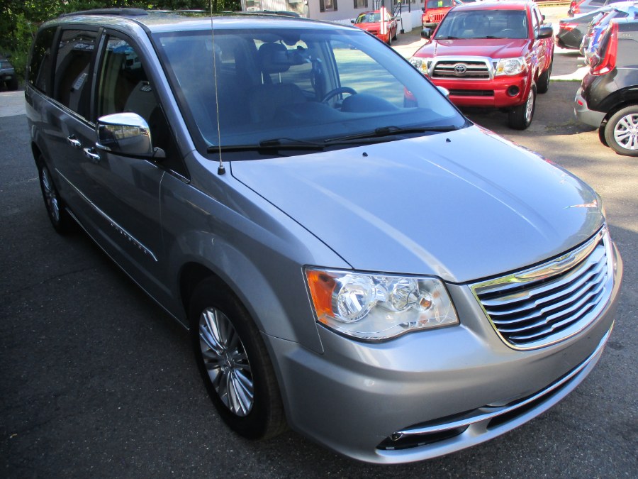 2015 Chrysler Town & Country 4dr Wgn Touring-L, available for sale in Meriden, Connecticut | Cos Central Auto. Meriden, Connecticut 2015 Chrysler Town & Country 4dr Wgn Touring-L, available for sale in Meriden, Connecticut | Cos Central Auto. Meriden, Connecticut