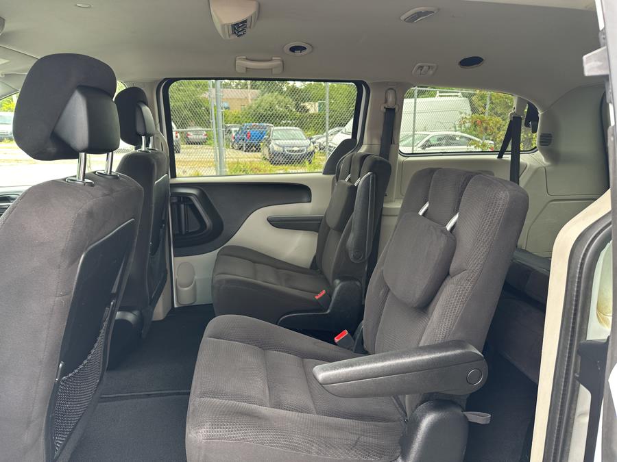 2014 Dodge Grand Caravan 4dr Wgn American Value Pkg, available for sale in Milford, Connecticut | Dealertown Auto Wholesalers. Milford, Connecticut 2014 Dodge Grand Caravan 4dr Wgn American Value Pkg, available for sale in Milford, Connecticut | Dealertown Auto Wholesalers. Milford, Connecticut