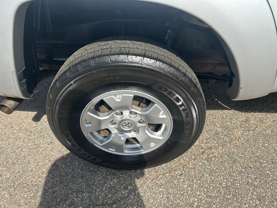 2005 Toyota Tacoma Double 141" Auto 4WD (Natl), available for sale in South Windsor, Connecticut | Mike And Tony Auto Sales, Inc. South Windsor, Connecticut 2005 Toyota Tacoma Double 141" Auto 4WD (Natl), available for sale in South Windsor, Connecticut | Mike And Tony Auto Sales, Inc. South Windsor, Connecticut