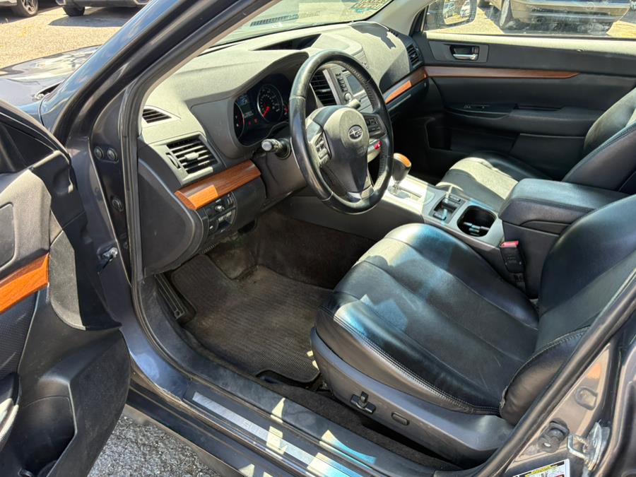 2014 Subaru Outback 4dr Wgn H4 Auto 2.5i Limited, available for sale in East Windsor, Connecticut | CT Car Co LLC. East Windsor, Connecticut 2014 Subaru Outback 4dr Wgn H4 Auto 2.5i Limited, available for sale in East Windsor, Connecticut | CT Car Co LLC. East Windsor, Connecticut