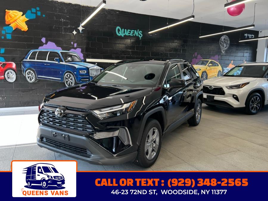 2025 Toyota RAV4 LE's photo