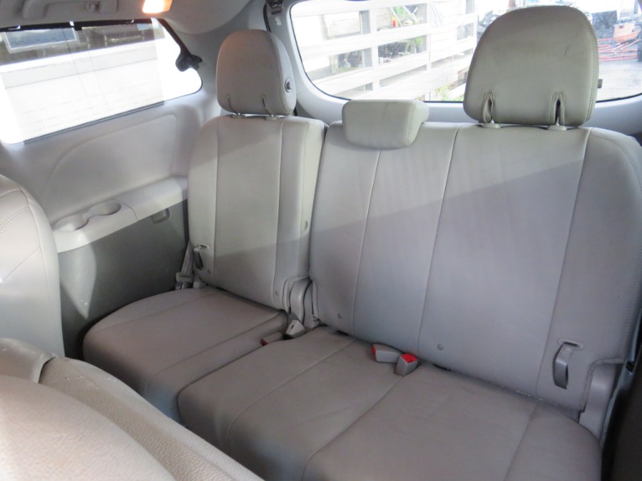 2017 Toyota Sienna XLE Premium 8 Passenger, available for sale in Middle Village, New York | Road Masters II INC. Middle Village, New York 2017 Toyota Sienna XLE Premium 8 Passenger, available for sale in Middle Village, New York | Road Masters II INC. Middle Village, New York