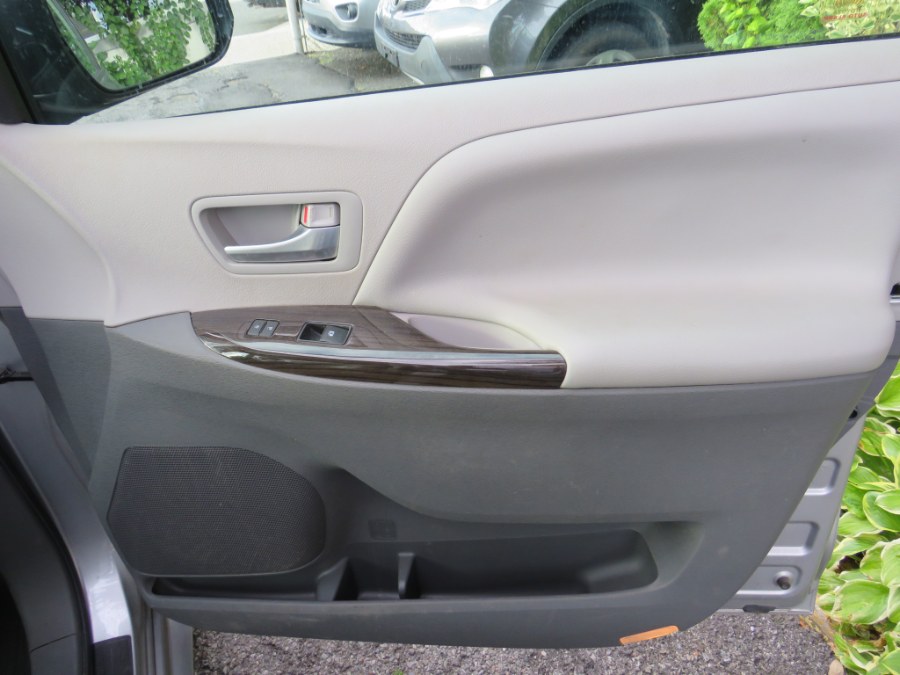 2017 Toyota Sienna XLE Premium 8 Passenger, available for sale in Middle Village, New York | Road Masters II INC. Middle Village, New York 2017 Toyota Sienna XLE Premium 8 Passenger, available for sale in Middle Village, New York | Road Masters II INC. Middle Village, New York