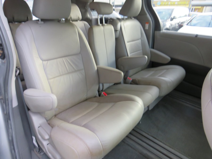 2017 Toyota Sienna XLE Premium 8 Passenger, available for sale in Middle Village, New York | Road Masters II INC. Middle Village, New York 2017 Toyota Sienna XLE Premium 8 Passenger, available for sale in Middle Village, New York | Road Masters II INC. Middle Village, New York