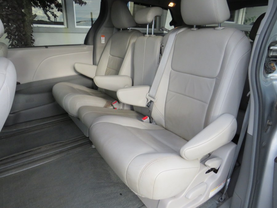 2017 Toyota Sienna XLE Premium 8 Passenger, available for sale in Middle Village, New York | Road Masters II INC. Middle Village, New York 2017 Toyota Sienna XLE Premium 8 Passenger, available for sale in Middle Village, New York | Road Masters II INC. Middle Village, New York