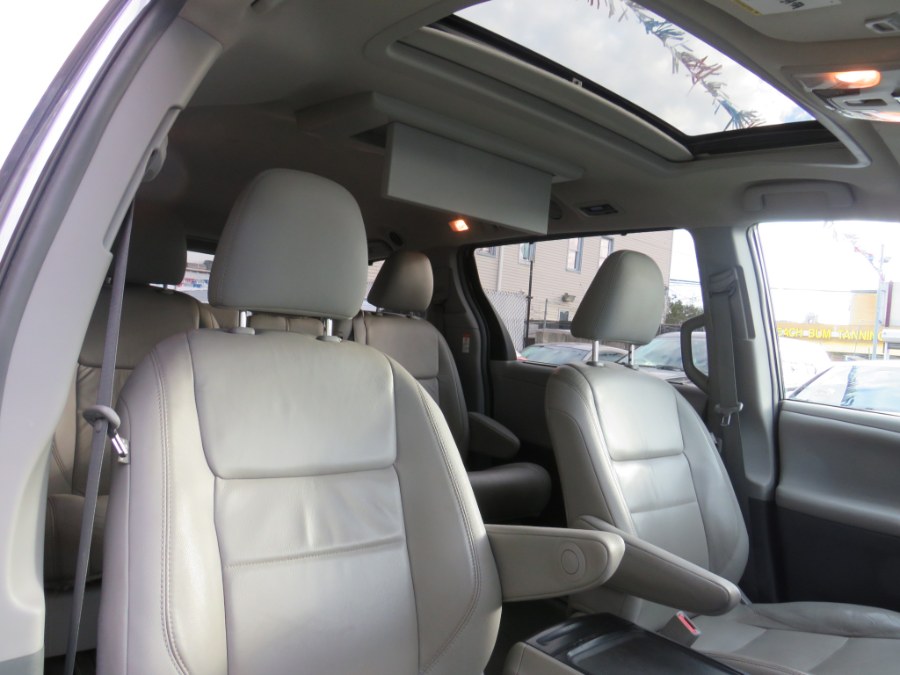 2017 Toyota Sienna XLE Premium 8 Passenger, available for sale in Middle Village, New York | Road Masters II INC. Middle Village, New York 2017 Toyota Sienna XLE Premium 8 Passenger, available for sale in Middle Village, New York | Road Masters II INC. Middle Village, New York
