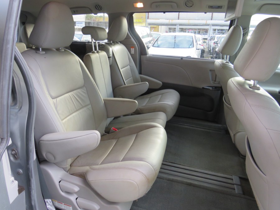 2017 Toyota Sienna XLE Premium 8 Passenger, available for sale in Middle Village, New York | Road Masters II INC. Middle Village, New York 2017 Toyota Sienna XLE Premium 8 Passenger, available for sale in Middle Village, New York | Road Masters II INC. Middle Village, New York