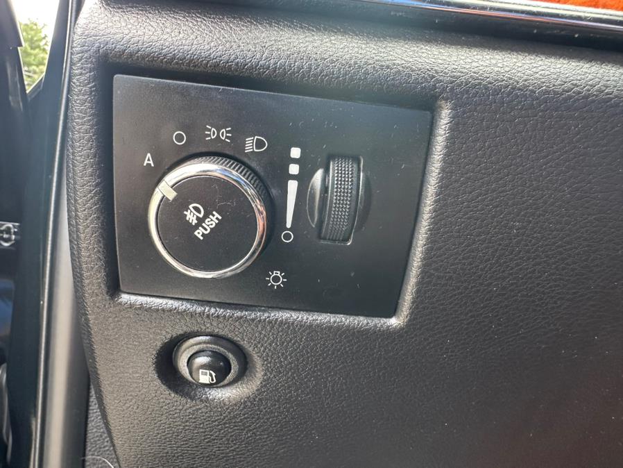 2013 Jeep Grand Cherokee 4WD 4dr Overland, available for sale in South Windsor, Connecticut | Mike And Tony Auto Sales, Inc. South Windsor, Connecticut 2013 Jeep Grand Cherokee 4WD 4dr Overland, available for sale in South Windsor, Connecticut | Mike And Tony Auto Sales, Inc. South Windsor, Connecticut