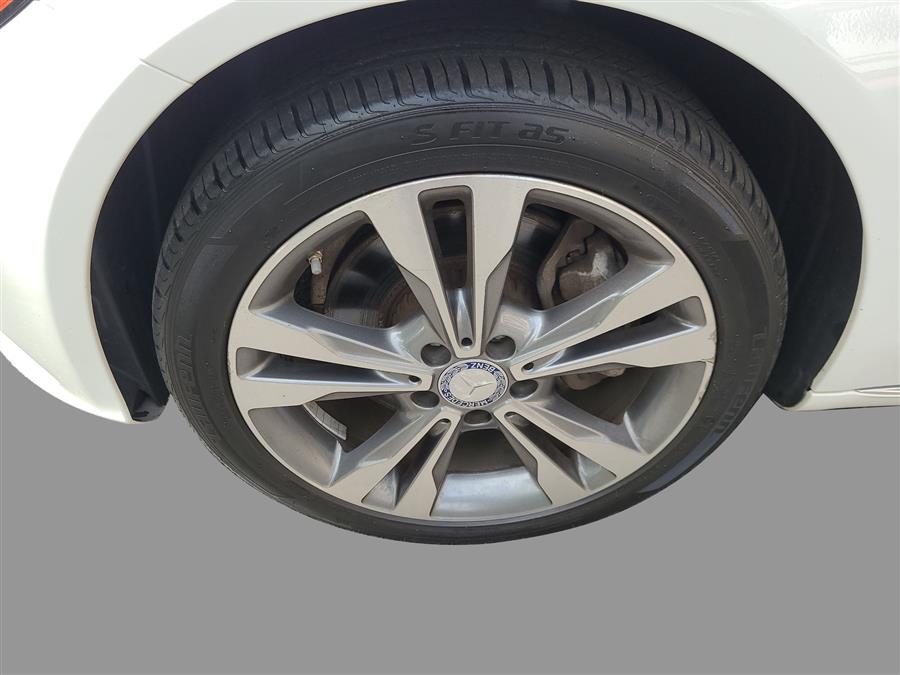2016 Mercedes-Benz C-Class 4dr Sdn C 300 Luxury 4MATIC, available for sale in Canton, Connecticut | Lava Motors. Canton, Connecticut 2016 Mercedes-Benz C-Class 4dr Sdn C 300 Luxury 4MATIC, available for sale in Canton, Connecticut | Lava Motors. Canton, Connecticut