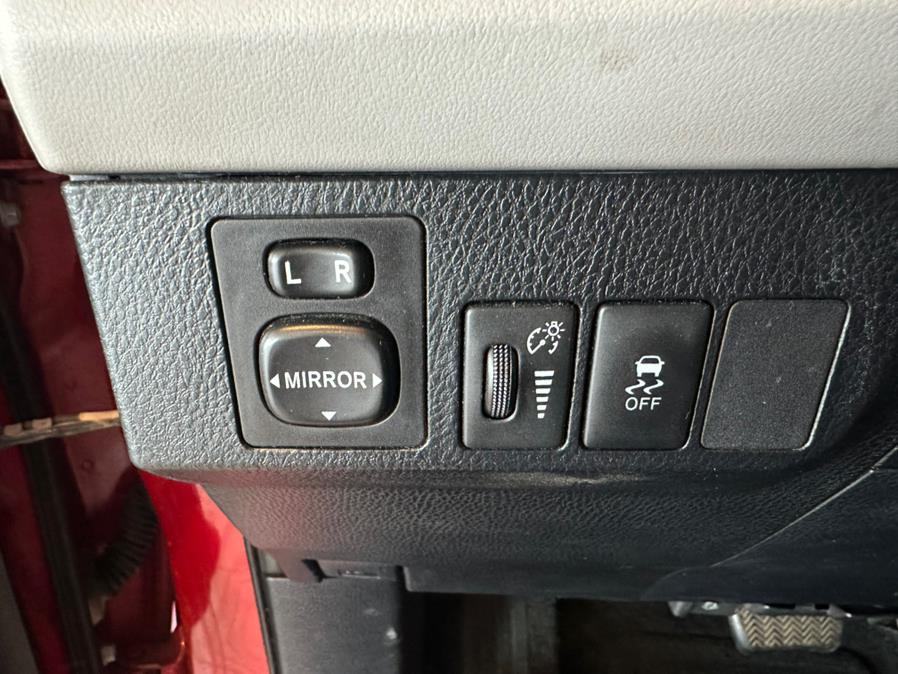 2013 Toyota RAV4 4WD 4dr LE, available for sale in West Hartford, Connecticut | AutoMax. West Hartford, Connecticut 2013 Toyota RAV4 4WD 4dr LE, available for sale in West Hartford, Connecticut | AutoMax. West Hartford, Connecticut