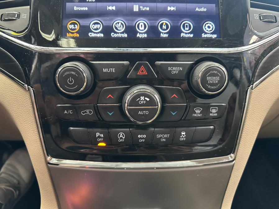 2021 Jeep Grand Cherokee Limited 4x2, available for sale in Inwood, New York | 5 Towns Drive. Inwood, New York 2021 Jeep Grand Cherokee Limited 4x2, available for sale in Inwood, New York | 5 Towns Drive. Inwood, New York