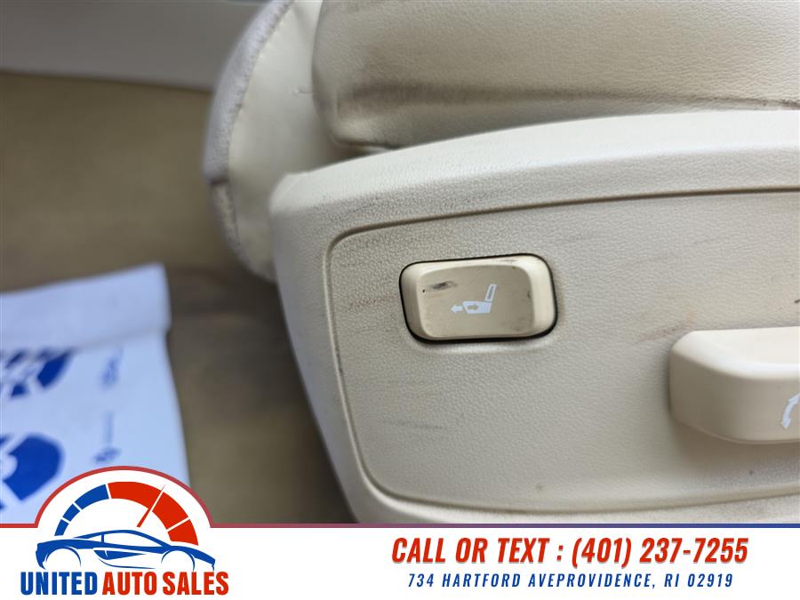 2013 Lexus ES 350 4dr Sdn, available for sale in Providence, Rhode Island | United Auto Sales Inc. Providence, Rhode Island 2013 Lexus ES 350 4dr Sdn, available for sale in Providence, Rhode Island | United Auto Sales Inc. Providence, Rhode Island