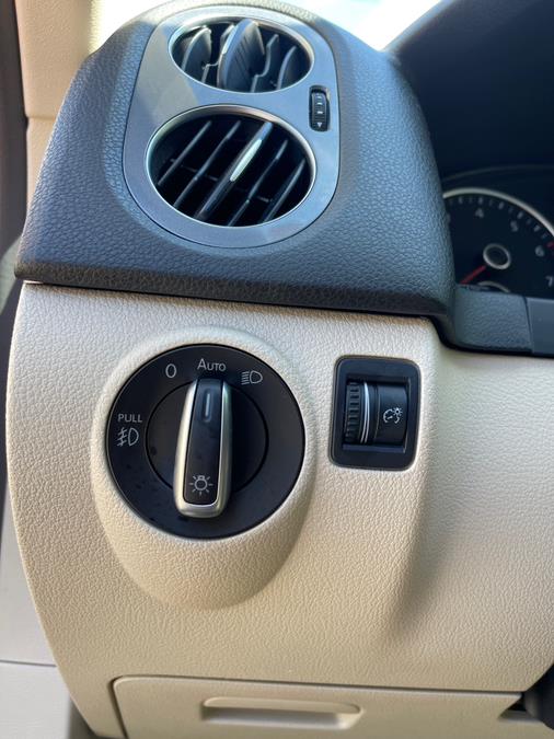 2016 Volkswagen Tiguan 4MOTION 4dr Auto SE, available for sale in Bloomfield, Connecticut | AXA Car Sales and Repair LLC. Bloomfield, Connecticut 2016 Volkswagen Tiguan 4MOTION 4dr Auto SE, available for sale in Bloomfield, Connecticut | AXA Car Sales and Repair LLC. Bloomfield, Connecticut