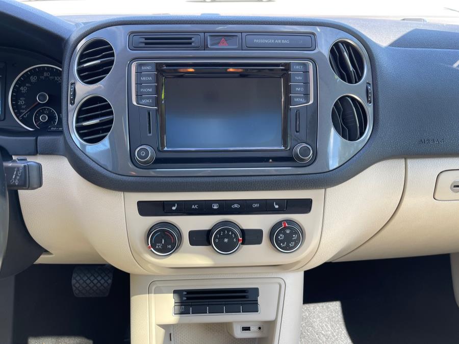 2016 Volkswagen Tiguan 4MOTION 4dr Auto SE, available for sale in Bloomfield, Connecticut | AXA Car Sales and Repair LLC. Bloomfield, Connecticut 2016 Volkswagen Tiguan 4MOTION 4dr Auto SE, available for sale in Bloomfield, Connecticut | AXA Car Sales and Repair LLC. Bloomfield, Connecticut
