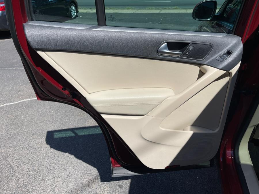 2016 Volkswagen Tiguan 4MOTION 4dr Auto SE, available for sale in Bloomfield, Connecticut | AXA Car Sales and Repair LLC. Bloomfield, Connecticut 2016 Volkswagen Tiguan 4MOTION 4dr Auto SE, available for sale in Bloomfield, Connecticut | AXA Car Sales and Repair LLC. Bloomfield, Connecticut