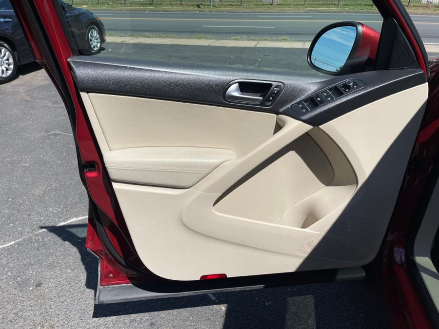 2016 Volkswagen Tiguan 4MOTION 4dr Auto SE, available for sale in Bloomfield, Connecticut | AXA Car Sales and Repair LLC. Bloomfield, Connecticut 2016 Volkswagen Tiguan 4MOTION 4dr Auto SE, available for sale in Bloomfield, Connecticut | AXA Car Sales and Repair LLC. Bloomfield, Connecticut