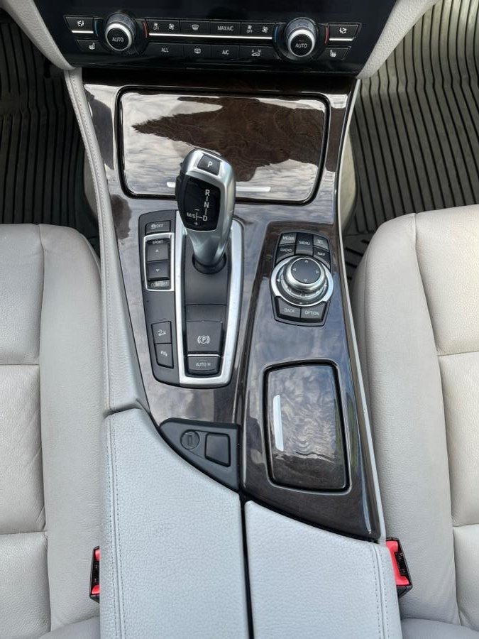 2013 BMW 5 Series 4dr Sdn 535i xDrive AWD, available for sale in Bloomfield, Connecticut | AXA Car Sales and Repair LLC. Bloomfield, Connecticut 2013 BMW 5 Series 4dr Sdn 535i xDrive AWD, available for sale in Bloomfield, Connecticut | AXA Car Sales and Repair LLC. Bloomfield, Connecticut