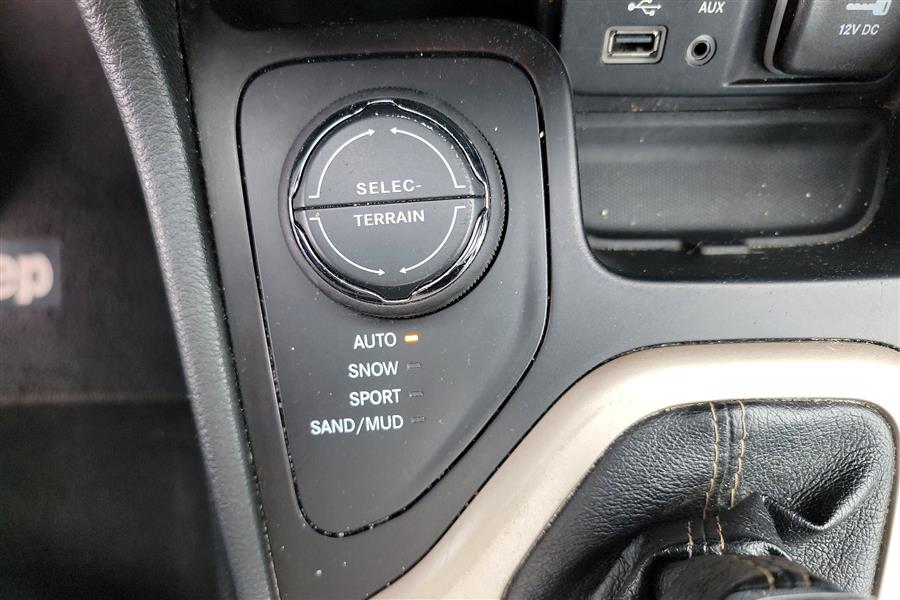 2014 Jeep Cherokee 4WD 4dr Limited, available for sale in Lindenhurst, New York | Power Motor Group. Lindenhurst, New York 2014 Jeep Cherokee 4WD 4dr Limited, available for sale in Lindenhurst, New York | Power Motor Group. Lindenhurst, New York