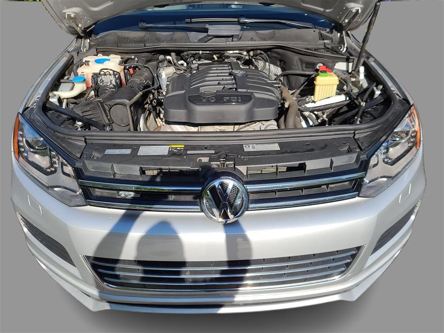 2014 Volkswagen Touareg 4dr 3.6L R-Line, available for sale in Canton, Connecticut | Lava Motors. Canton, Connecticut 2014 Volkswagen Touareg 4dr 3.6L R-Line, available for sale in Canton, Connecticut | Lava Motors. Canton, Connecticut