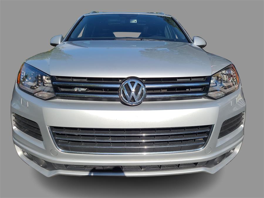 2014 Volkswagen Touareg 4dr 3.6L R-Line, available for sale in Canton, Connecticut | Lava Motors. Canton, Connecticut 2014 Volkswagen Touareg 4dr 3.6L R-Line, available for sale in Canton, Connecticut | Lava Motors. Canton, Connecticut