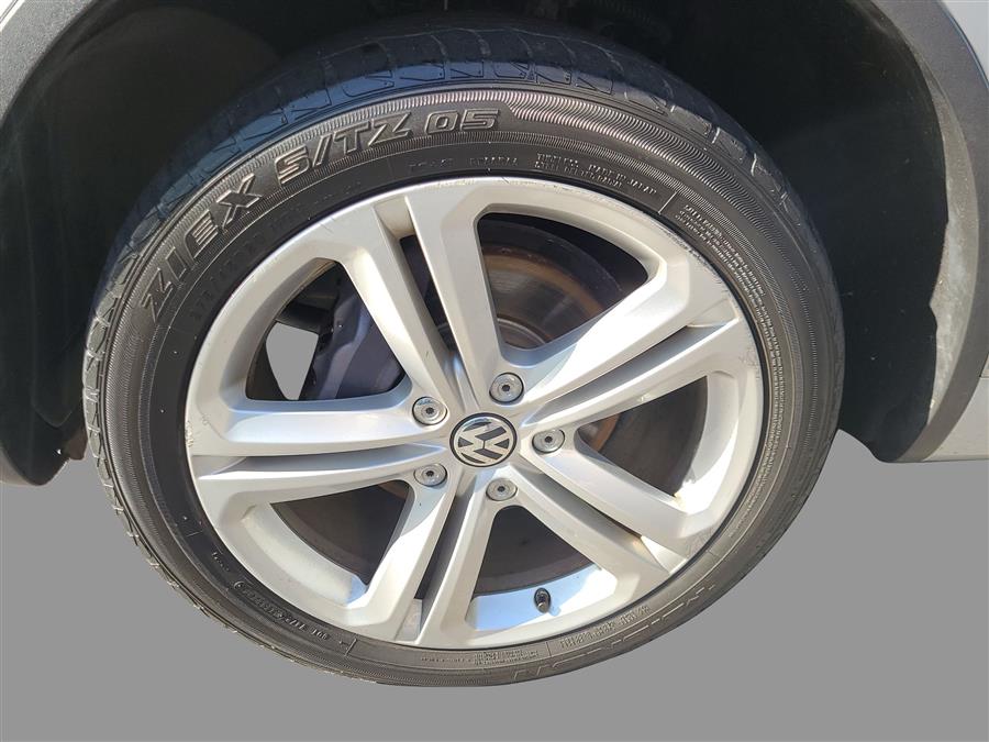 2014 Volkswagen Touareg 4dr 3.6L R-Line, available for sale in Canton, Connecticut | Lava Motors. Canton, Connecticut 2014 Volkswagen Touareg 4dr 3.6L R-Line, available for sale in Canton, Connecticut | Lava Motors. Canton, Connecticut
