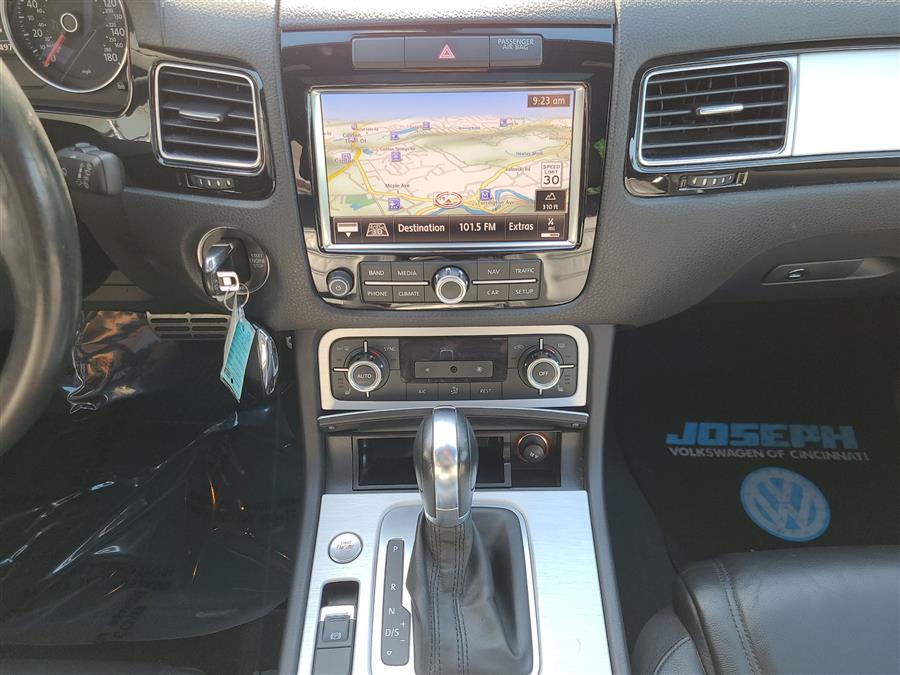 2014 Volkswagen Touareg 4dr 3.6L R-Line, available for sale in Canton, Connecticut | Lava Motors. Canton, Connecticut 2014 Volkswagen Touareg 4dr 3.6L R-Line, available for sale in Canton, Connecticut | Lava Motors. Canton, Connecticut