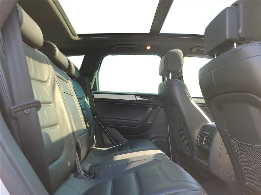 2014 Volkswagen Touareg 4dr 3.6L R-Line, available for sale in Canton, Connecticut | Lava Motors. Canton, Connecticut 2014 Volkswagen Touareg 4dr 3.6L R-Line, available for sale in Canton, Connecticut | Lava Motors. Canton, Connecticut