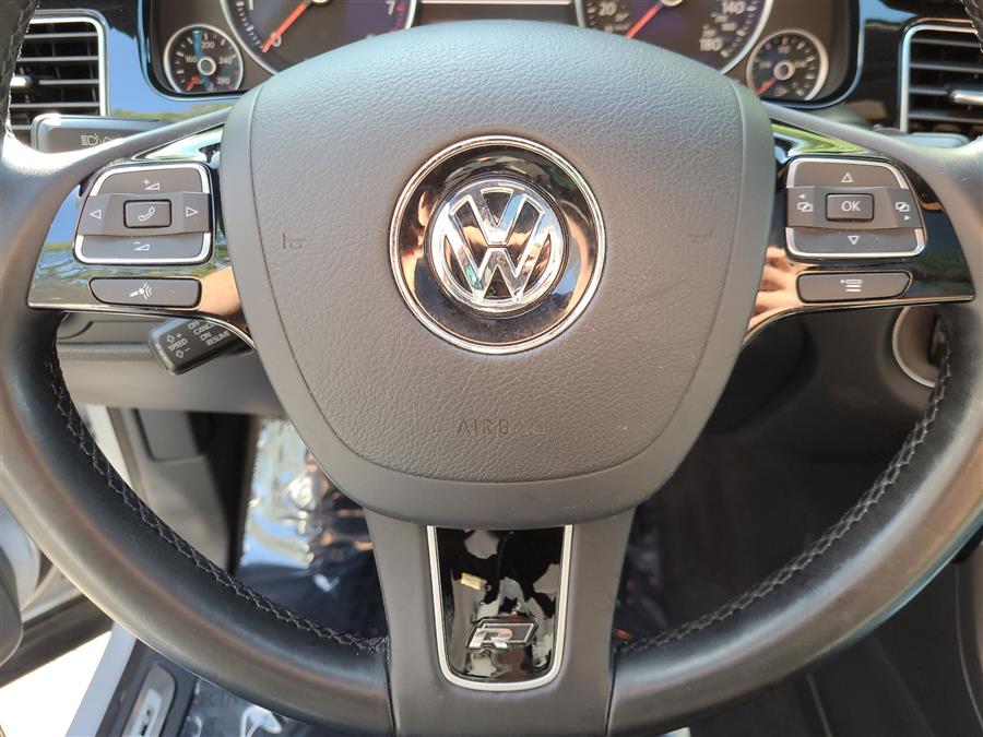 2014 Volkswagen Touareg 4dr 3.6L R-Line, available for sale in Canton, Connecticut | Lava Motors. Canton, Connecticut 2014 Volkswagen Touareg 4dr 3.6L R-Line, available for sale in Canton, Connecticut | Lava Motors. Canton, Connecticut